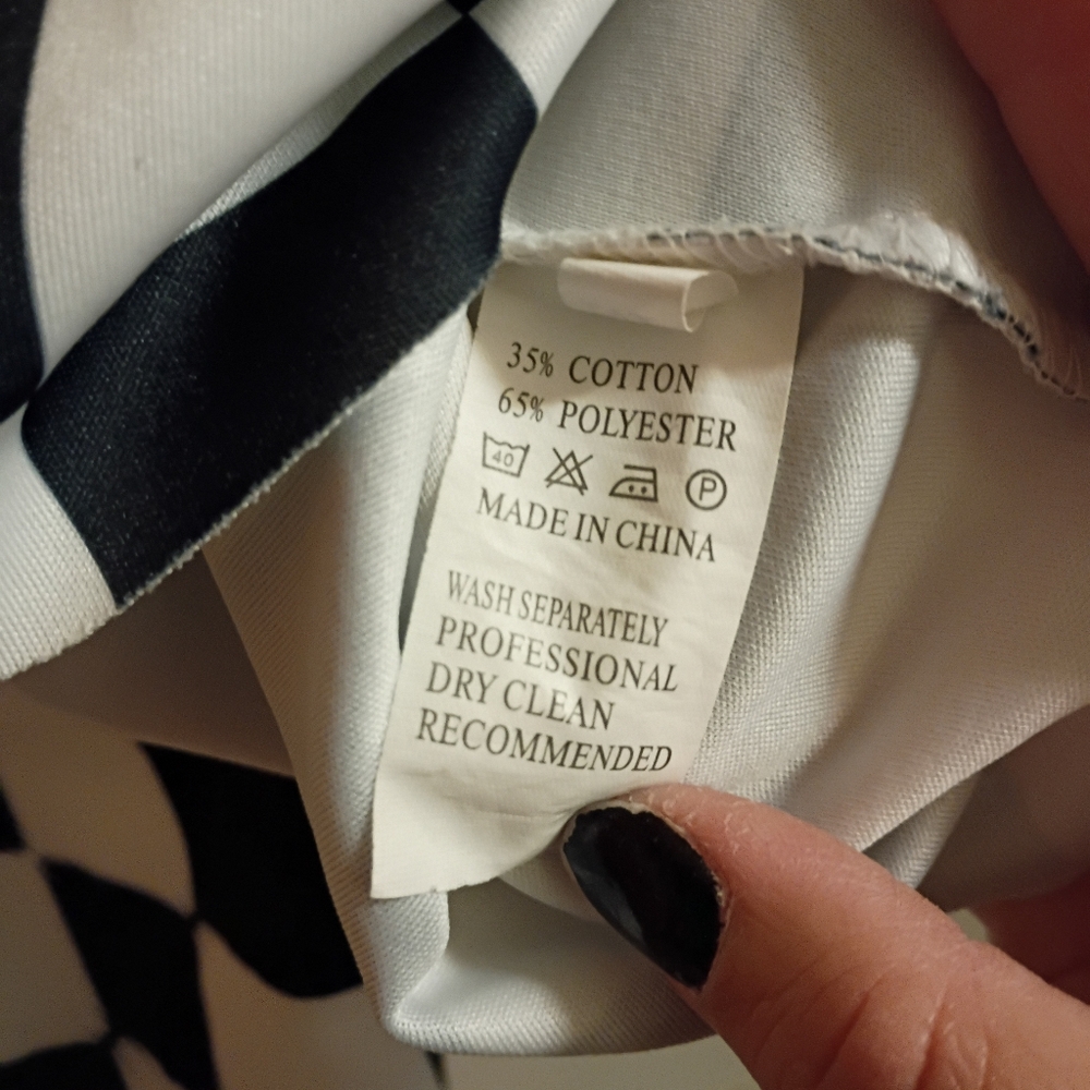 2/$10 Checkered Black and White Cropped Hoodie Size Medium - Picture 8 of 9
